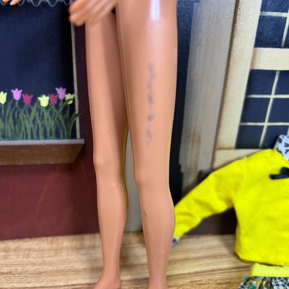 Vintage 1998 Barbie Doll - Picture 13 of 13